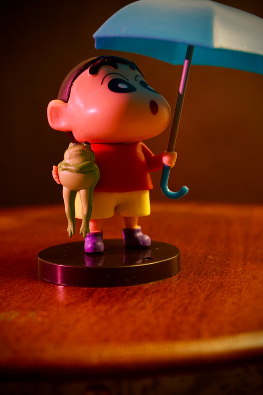 Shinchan with blue umbrella
